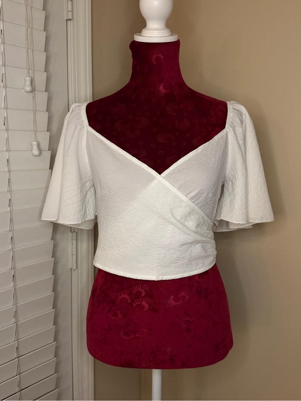 SHEIN Medium White Textured Wrap Crop Top with Flutter Sleeves